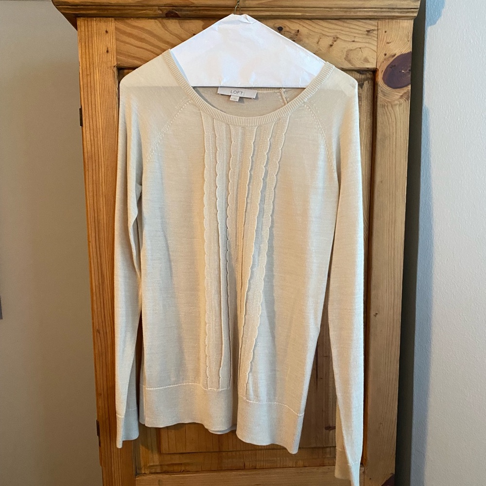 LOFT cream sweater size m like new